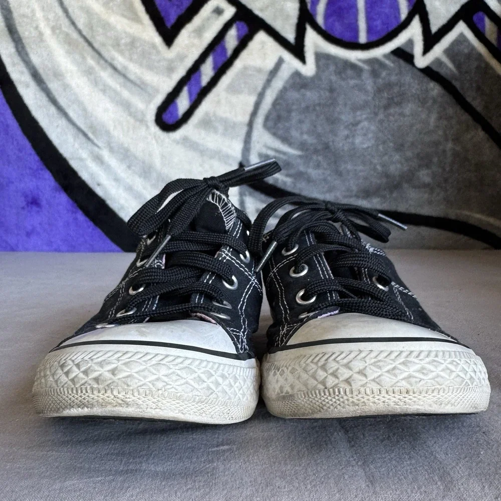 Converse size hello