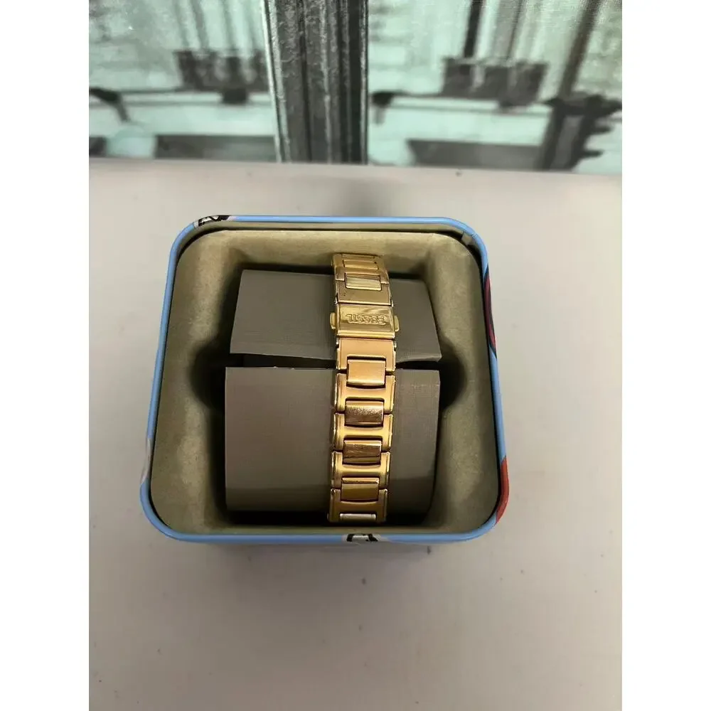 Fossil brand new