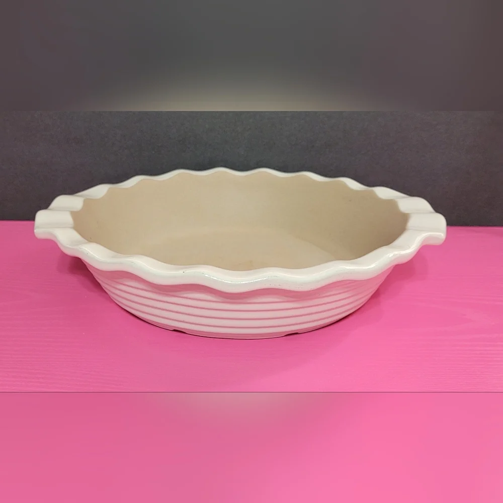 The Pampered Chef Scalloped Edge Stoneware 9