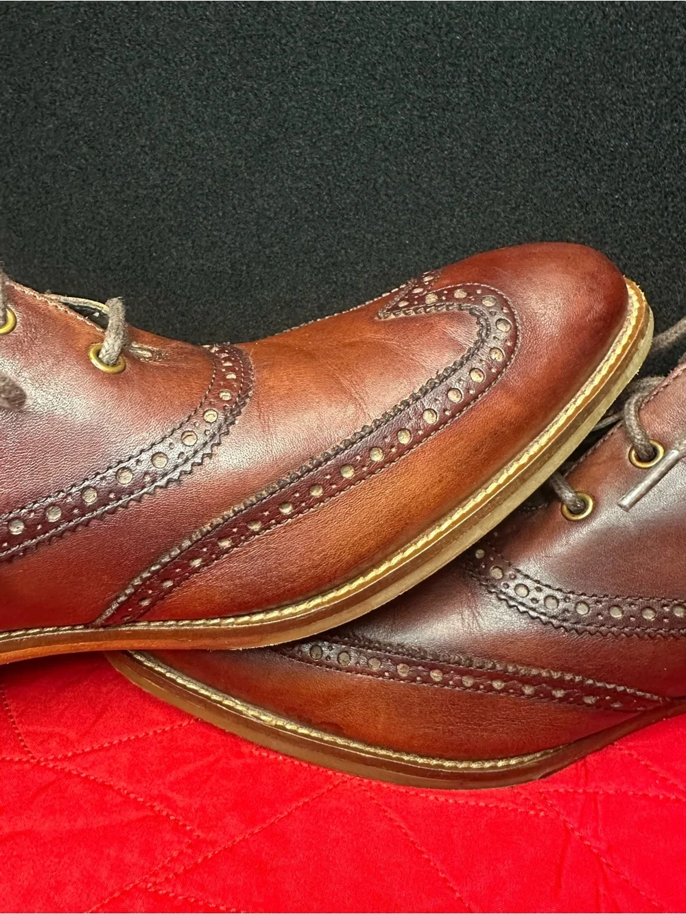 Cole Haan detailing smooth chukka