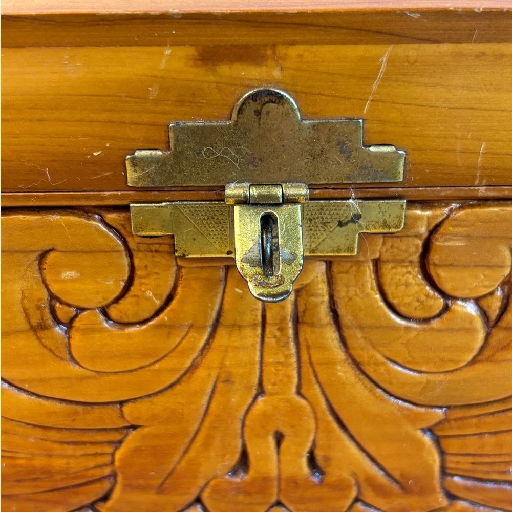 Vintage print hinged
