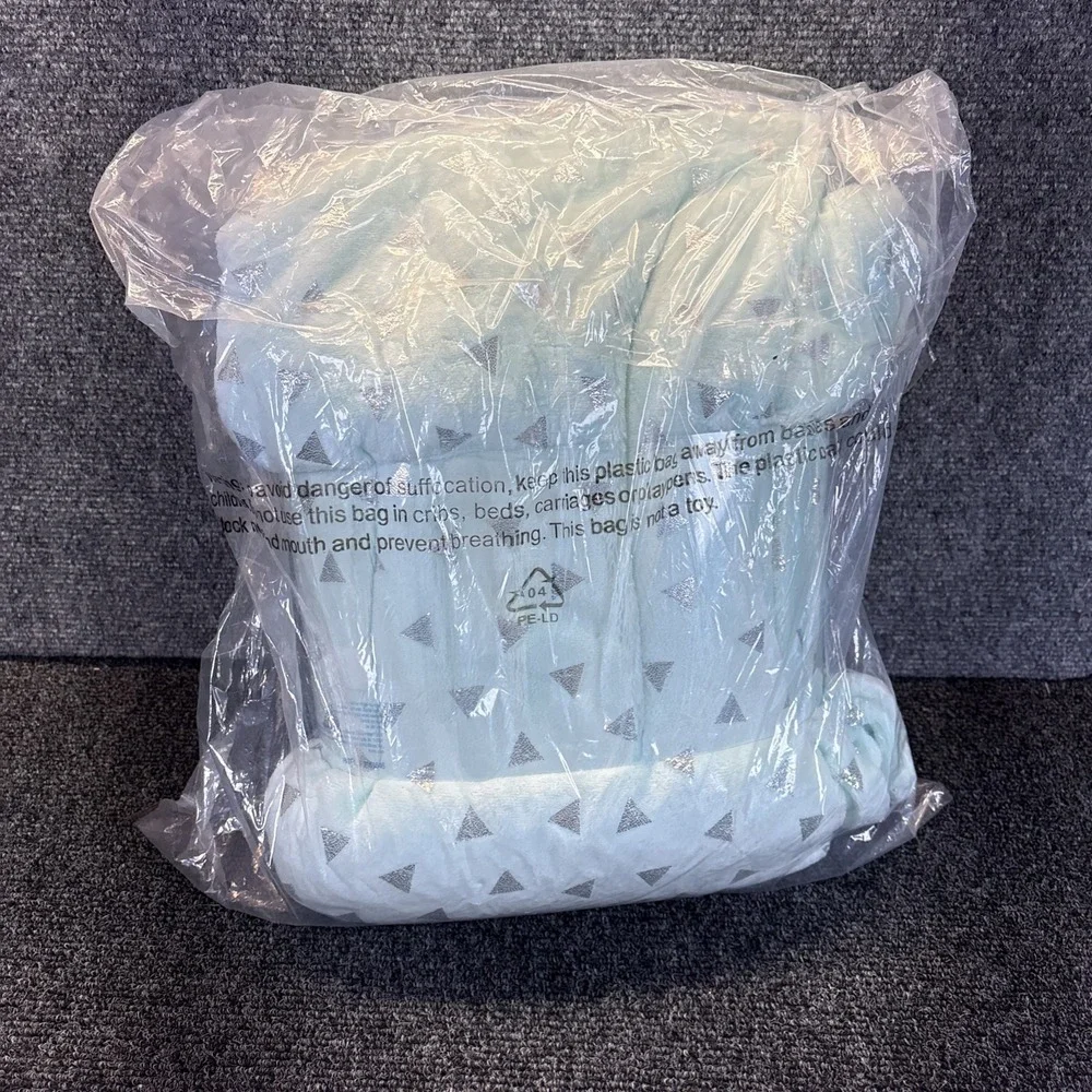 The Big One~Oversized/Super Soft Plush Throw~5ft X 6ft~Teal w/Silver Triangles
