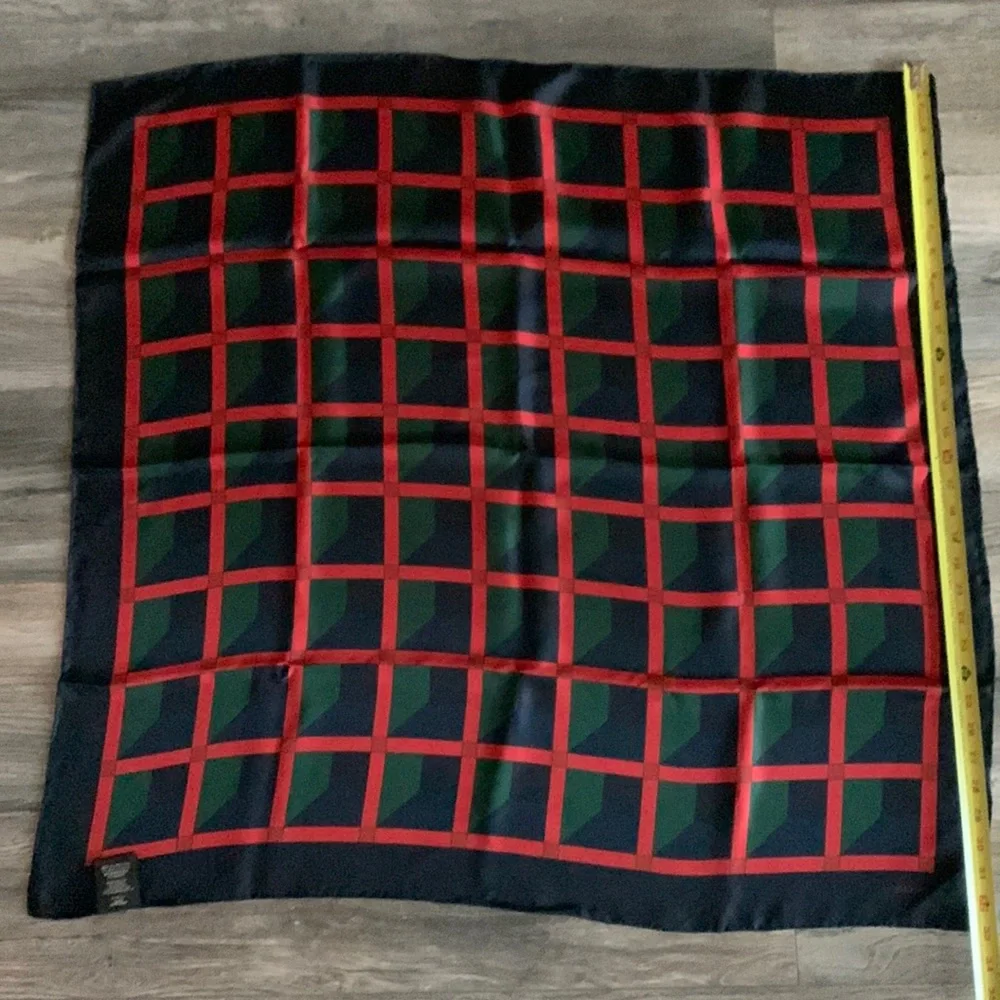 Gucci lightweight silk versatile