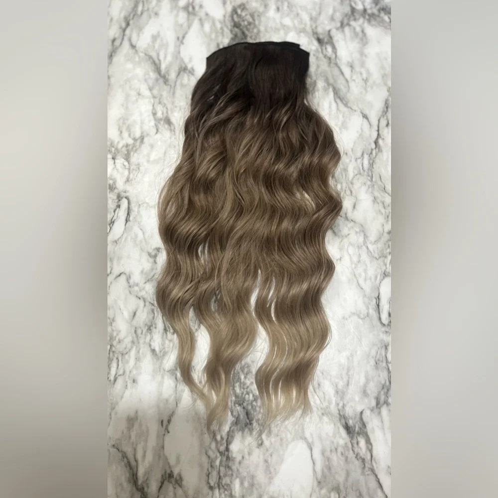 Ombre Ashy Blonde Wavy Clip in hair extensions in 22 Inches - Human hair blend