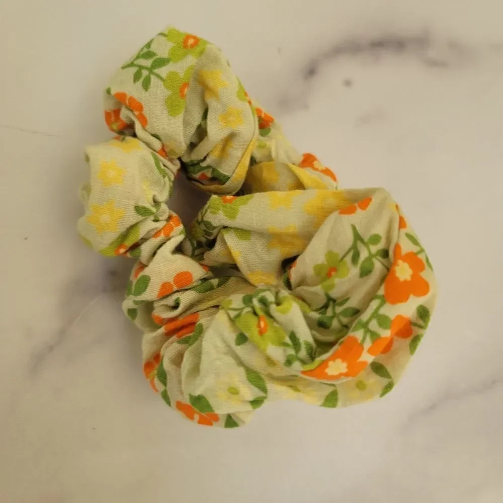 Scrunchie my brother john for matching oldtimer floral 70s retro