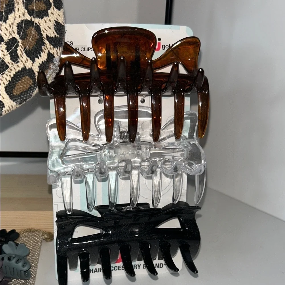 Universal Thread styling clips scrunchies