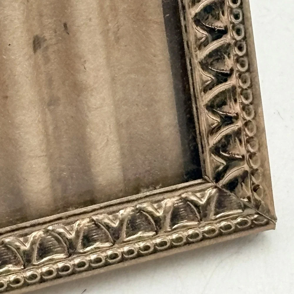 Vintage Metal Picture Frame Glass‎ Easel Gold Tone Ornate Design 5x7
