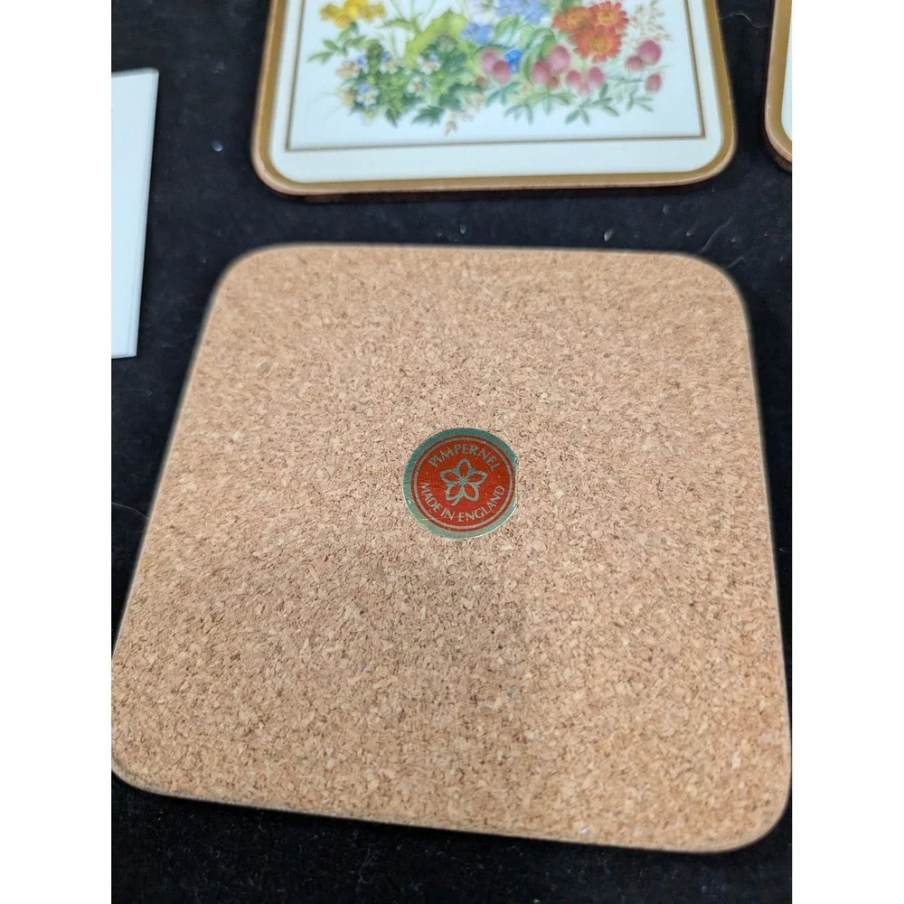 Pimpernel flowers gold line