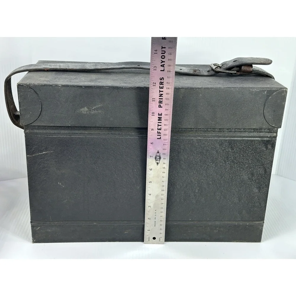 The Unbranded Brand antique keystone