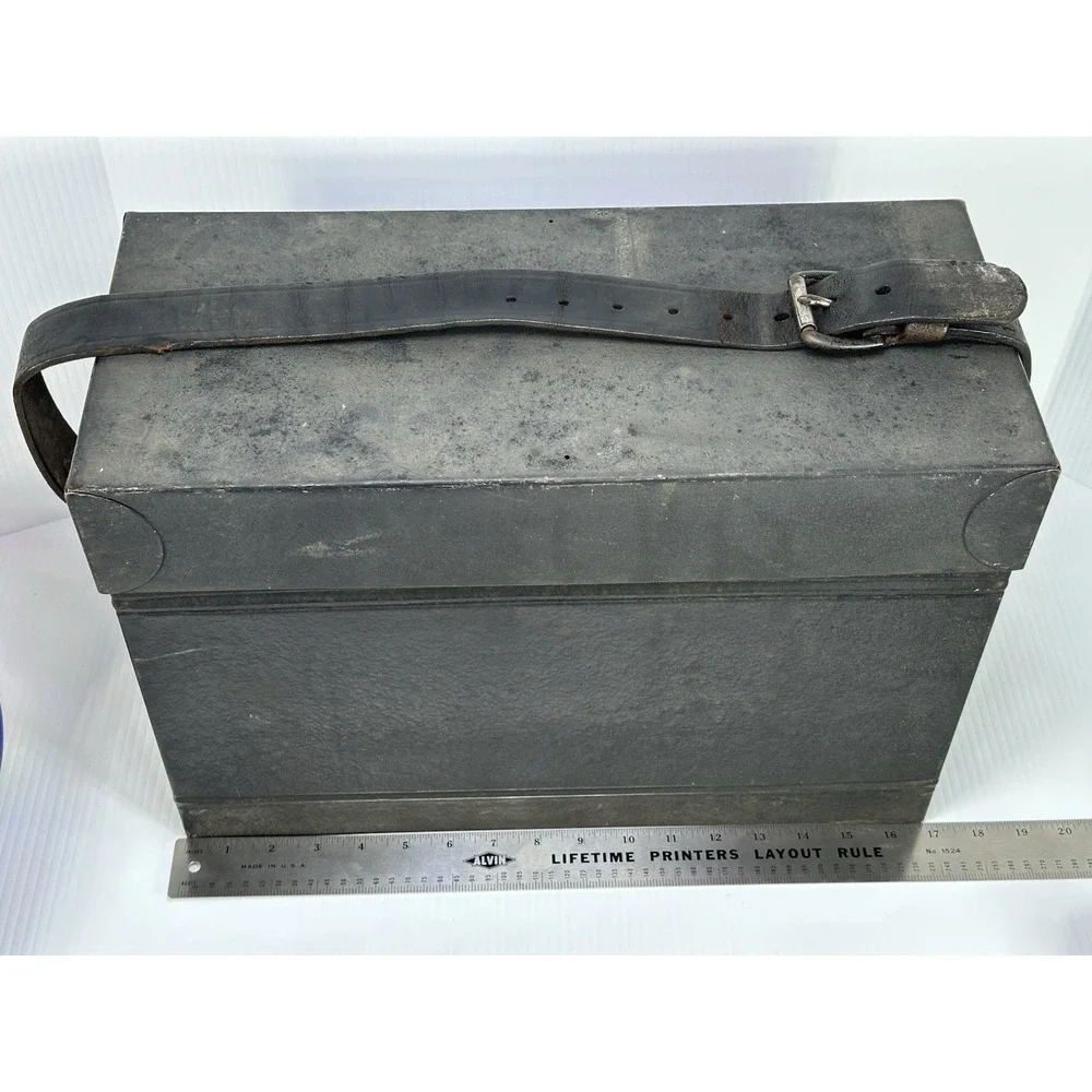 The Unbranded Brand antique keystone