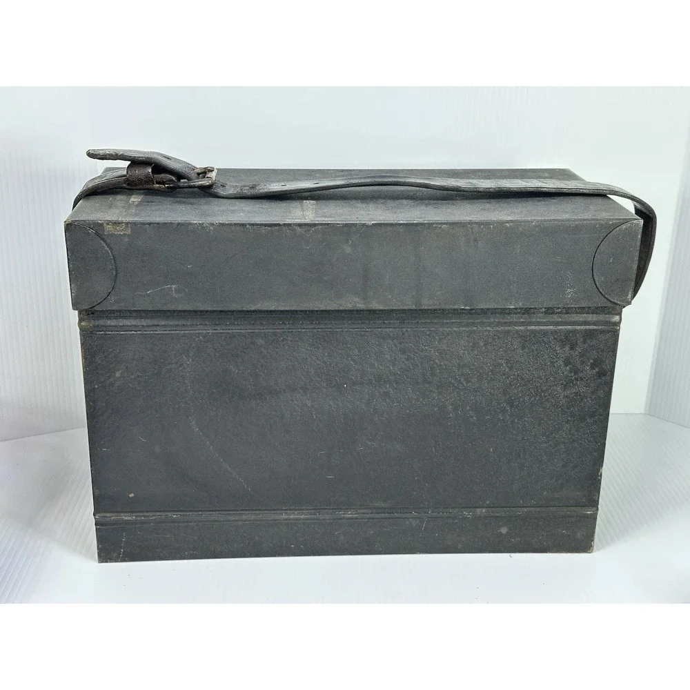 The Unbranded Brand antique keystone
