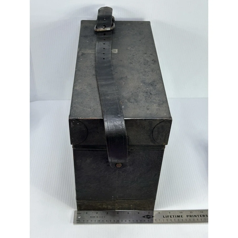 The Unbranded Brand antique keystone