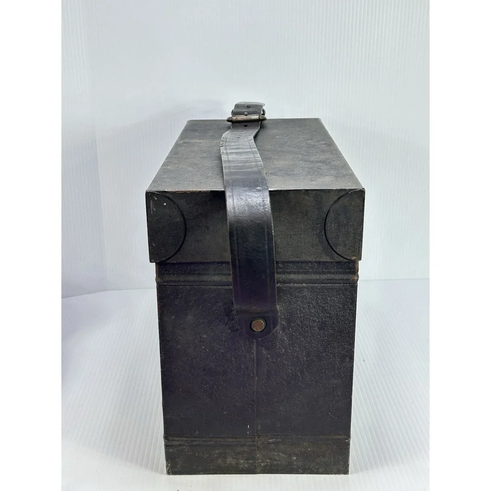 The Unbranded Brand antique keystone