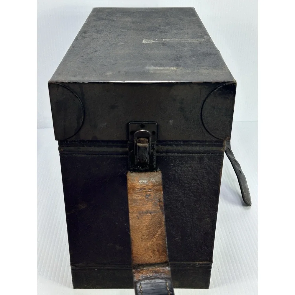The Unbranded Brand antique keystone