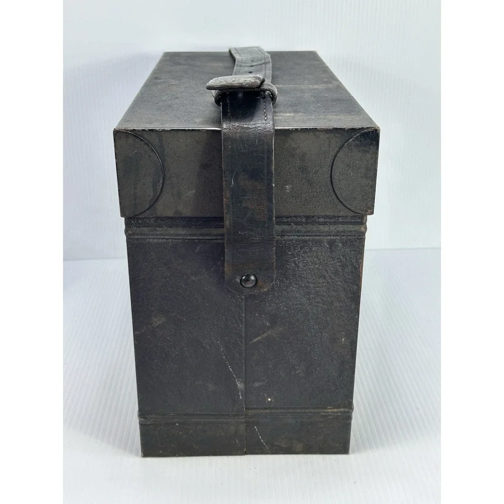 The Unbranded Brand antique keystone