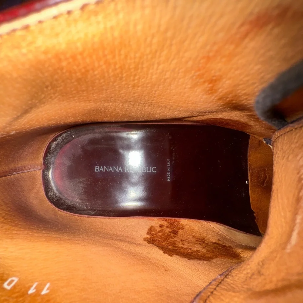 Banana Republic sleek leather