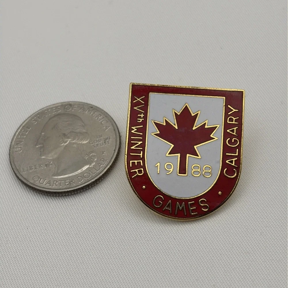 Vintage 1988 Calgary XV Winter Olympic Games‎ Pin Maple Leaf Shield LE
