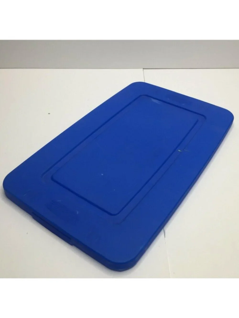 Unbranded plastic craft