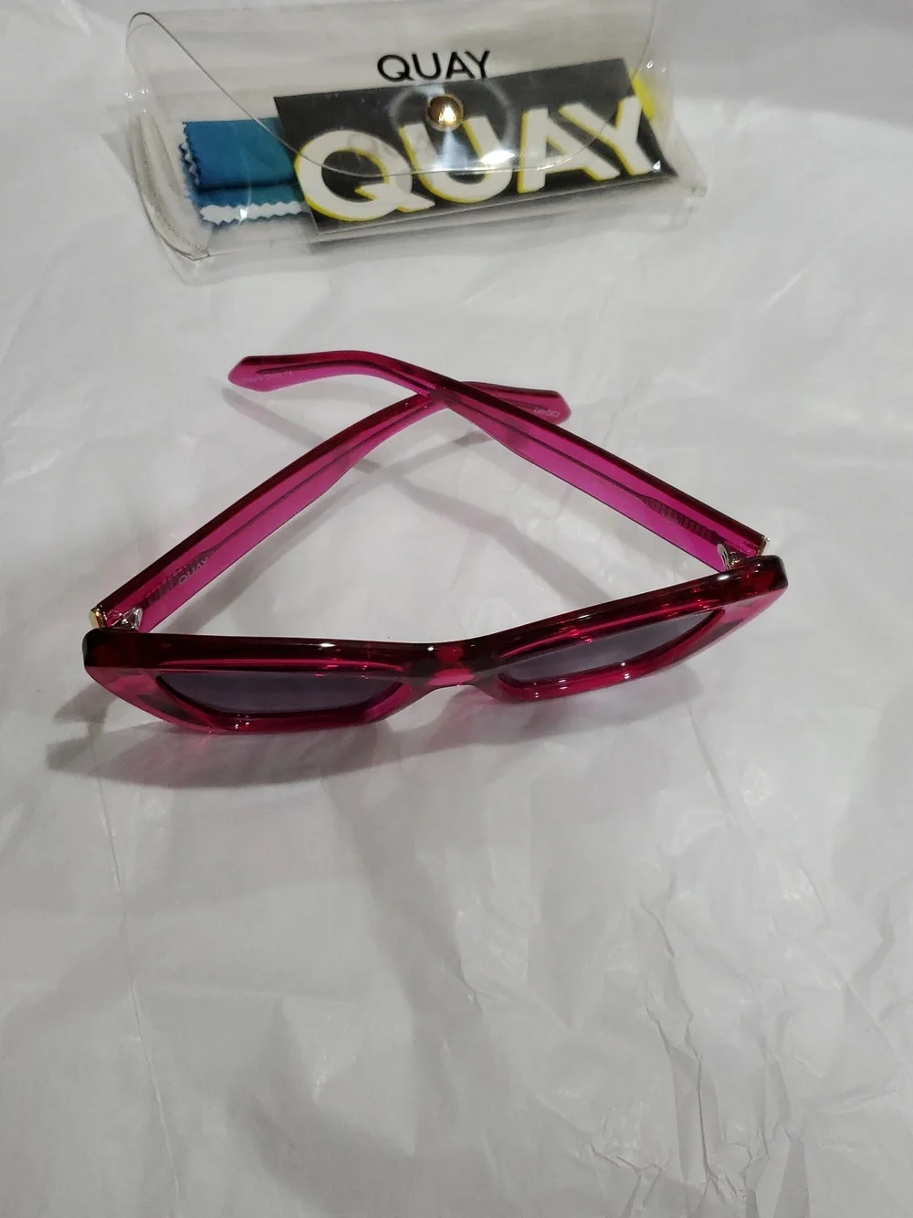 Quay Australia frame radio dark
