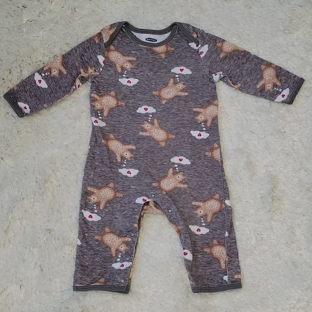 INFANT OLD NAVY GRAY BEAR WITH HEARTS ROMPER, SIZE 6-12 MONTHS