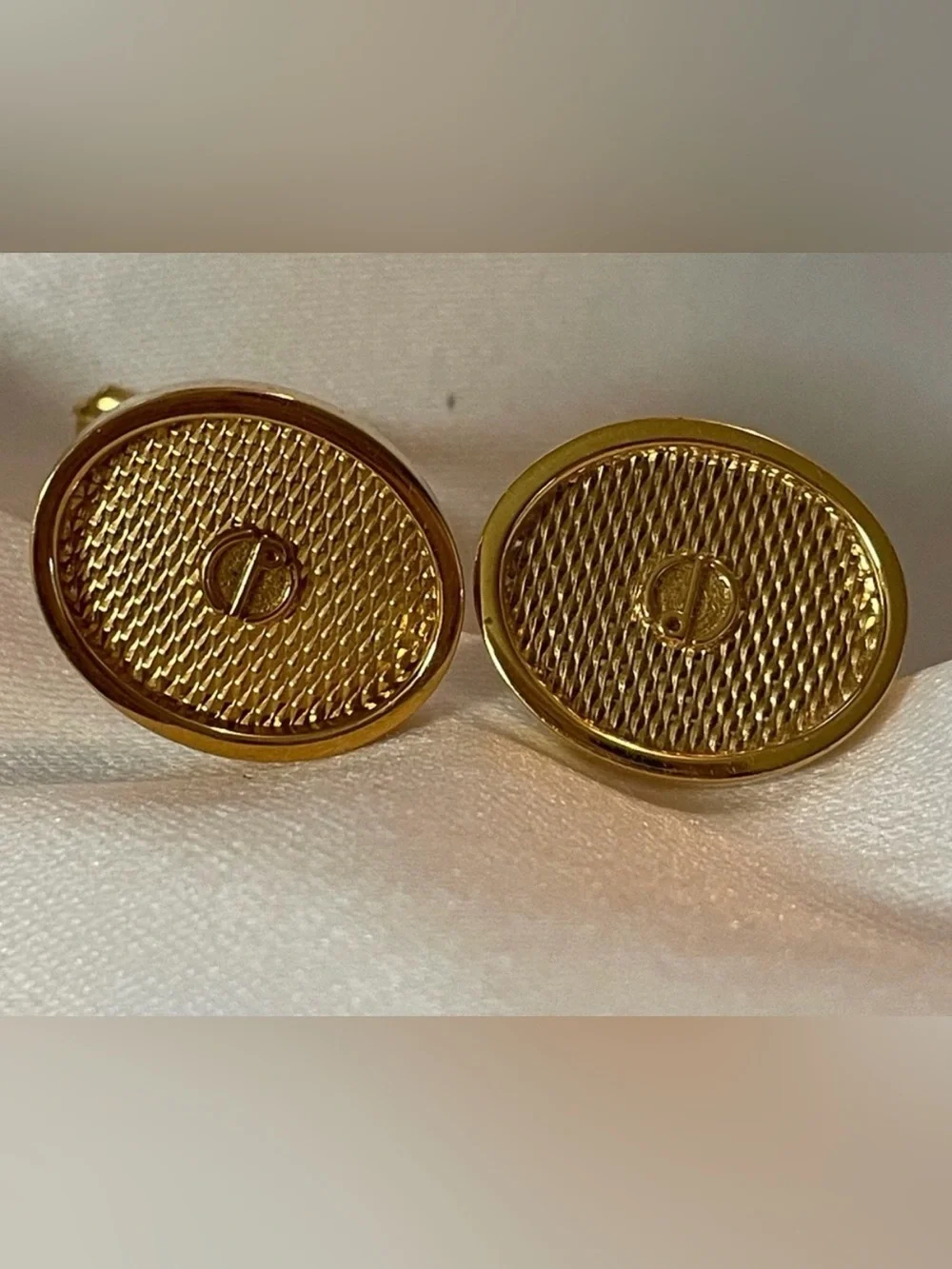 Alfred Dunhill formal bar logo