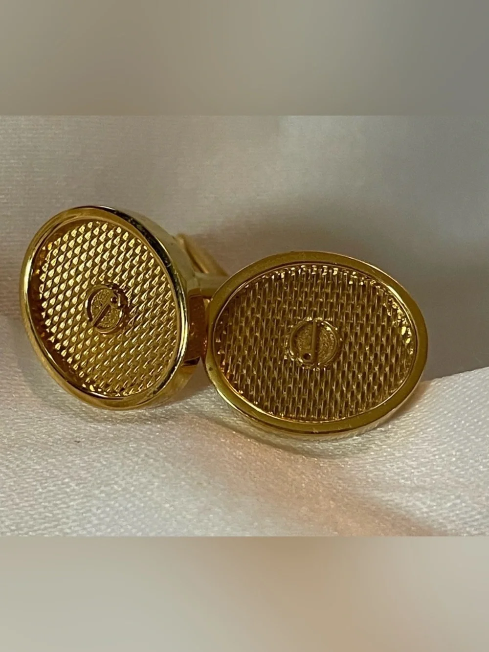Alfred Dunhill logo easy