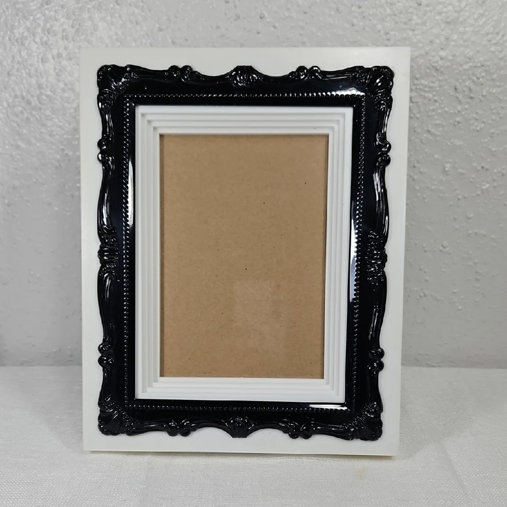 Elegant Black and White Plastic Picture Frame