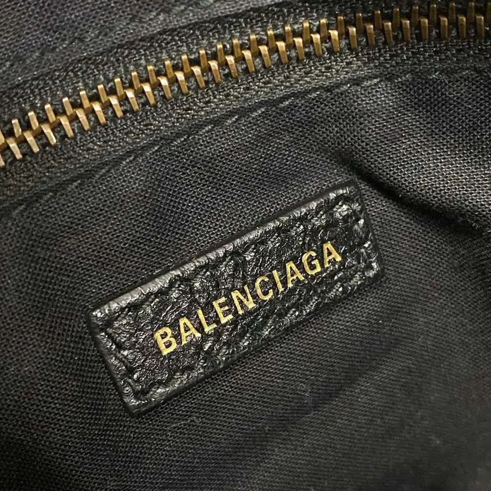 Balenciaga measurements 🔒