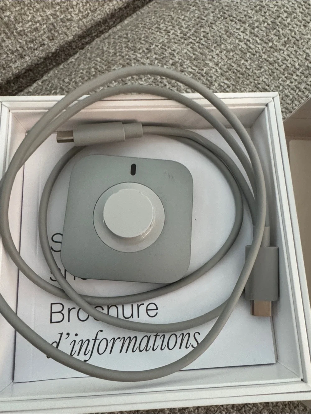 Oura Ring 4 Charging Dock and USB-C Cable in Light Gray