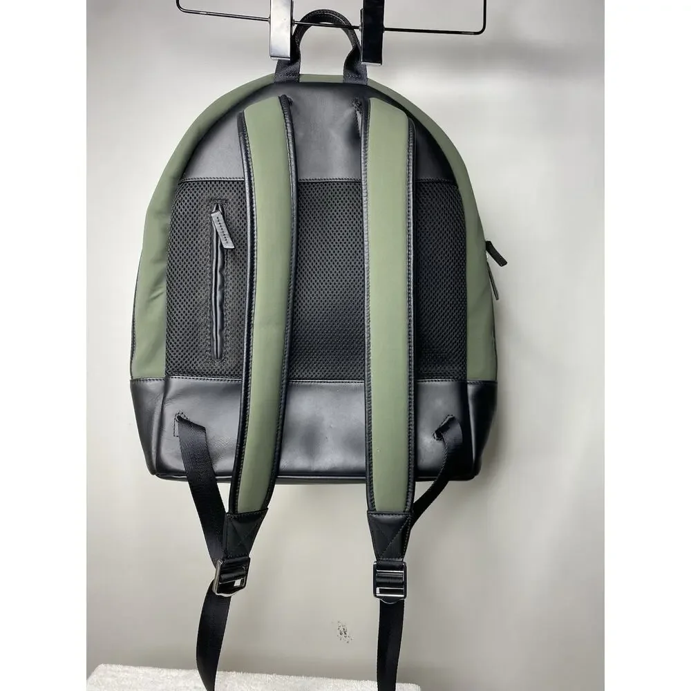 WANT Les Essentiels front one les