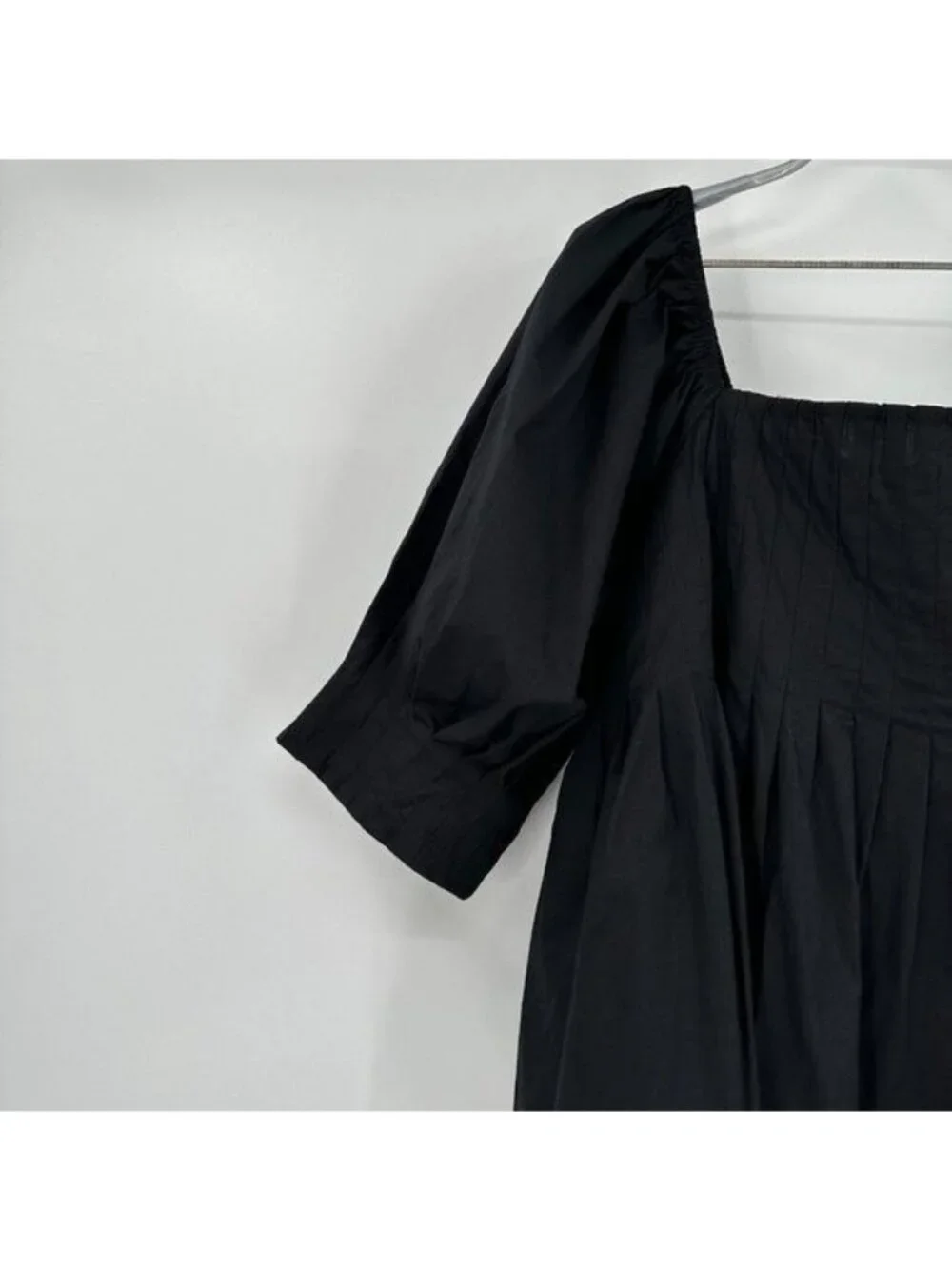 Pomander Place by Tuckernuck Black Shaye Blouse size L NWT Puff Sleeve Pleated
