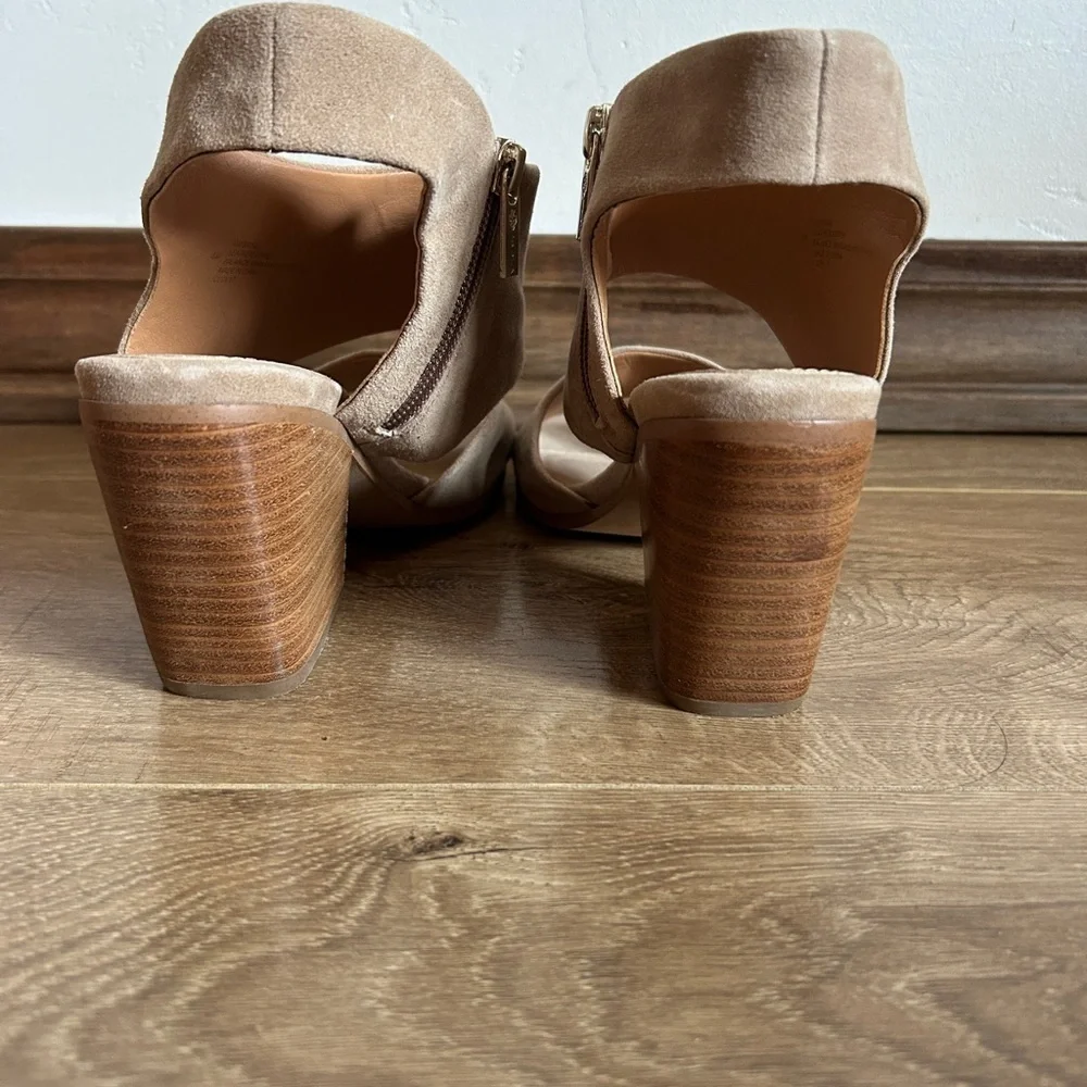 Isola beige suede