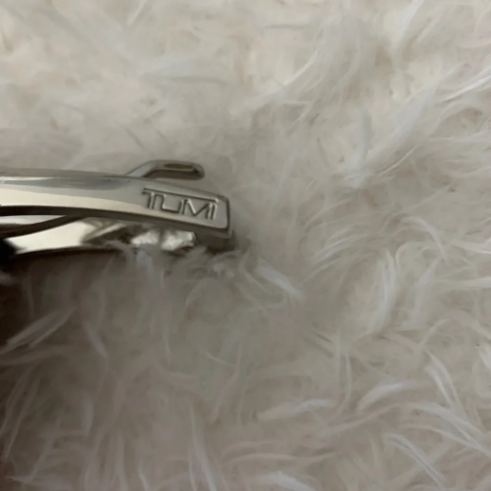 Tumi leather excellent belt