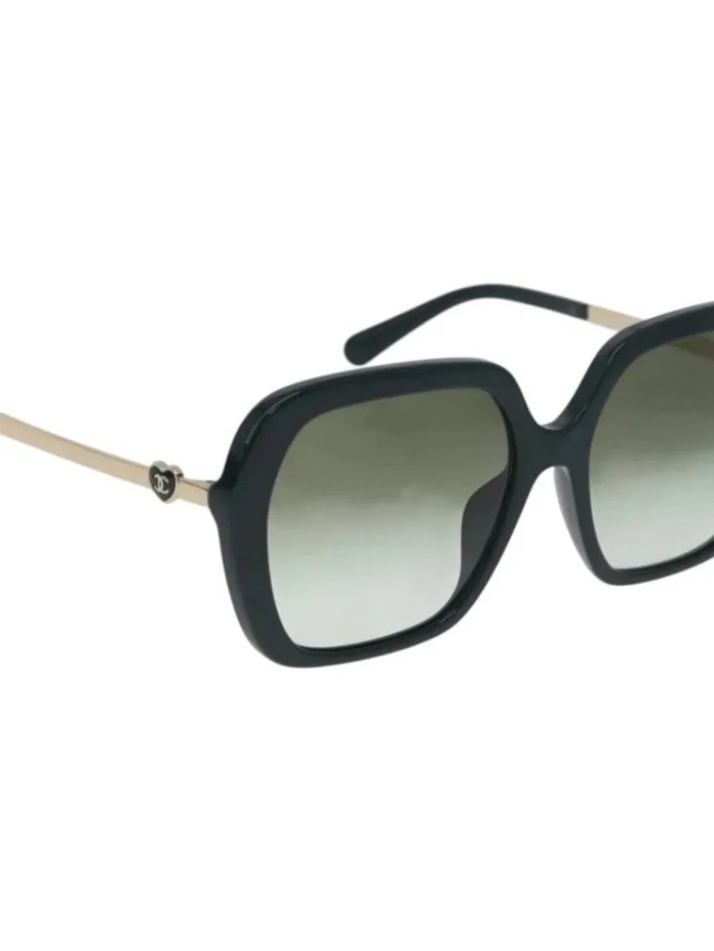 CHANEL brand	chanel color	green