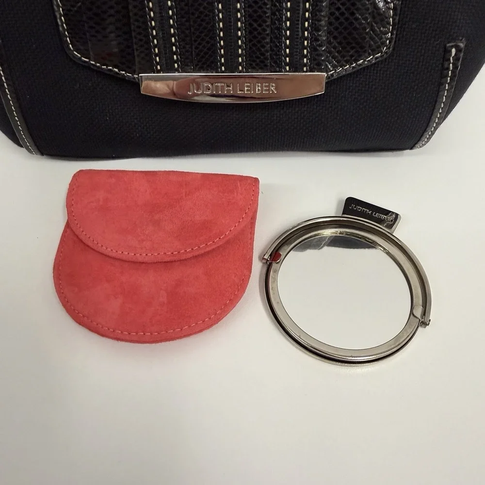 Judith Leiber pocket 12