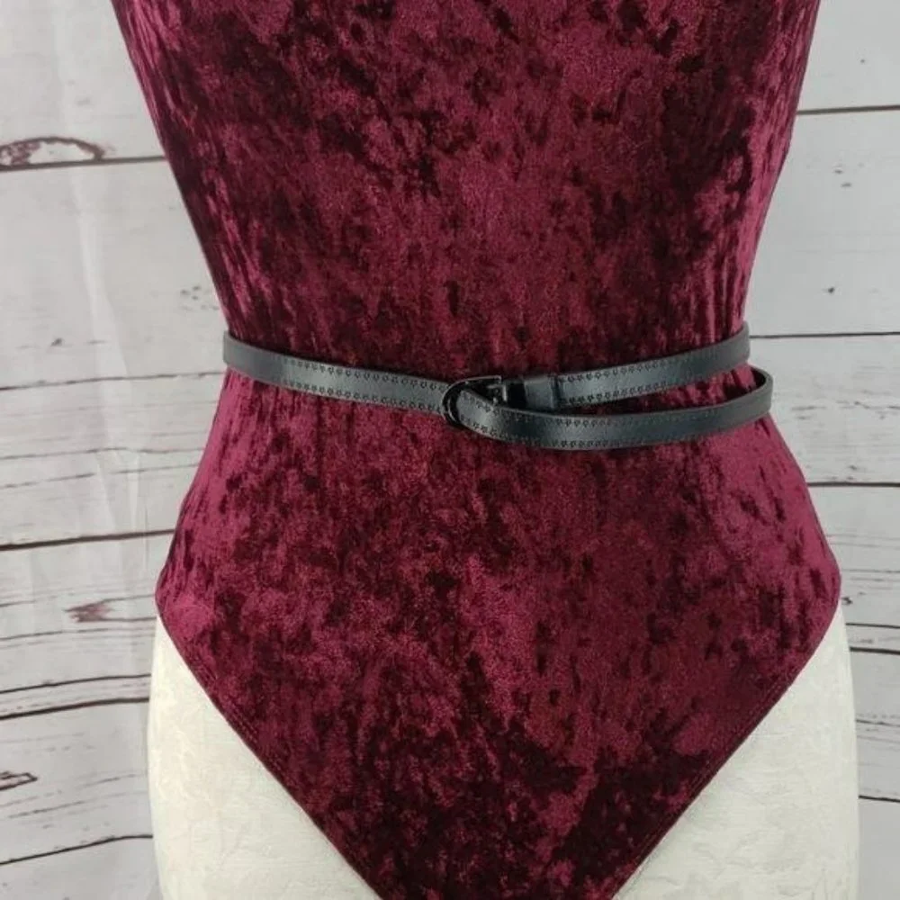 Black Thin‎ star border outline ladies belt