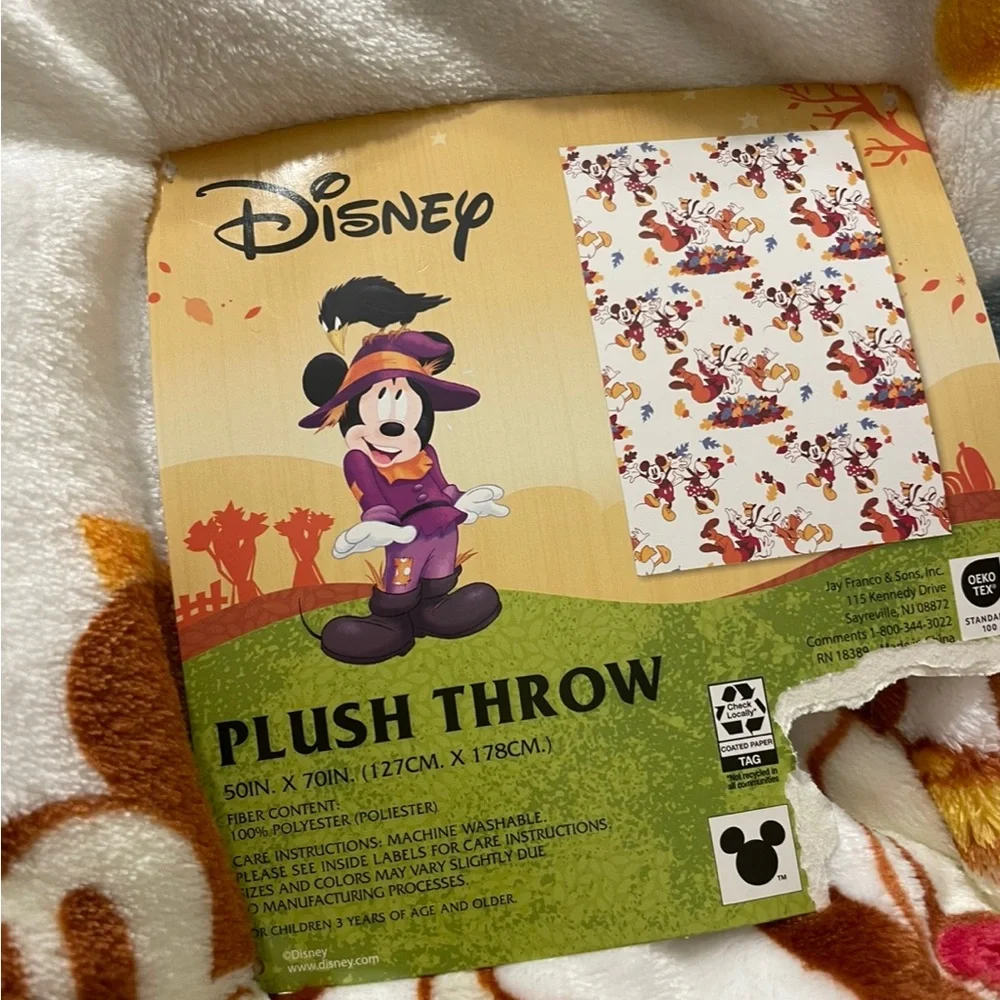 NWT Oversized Disney Fall Themed Plush Blanket