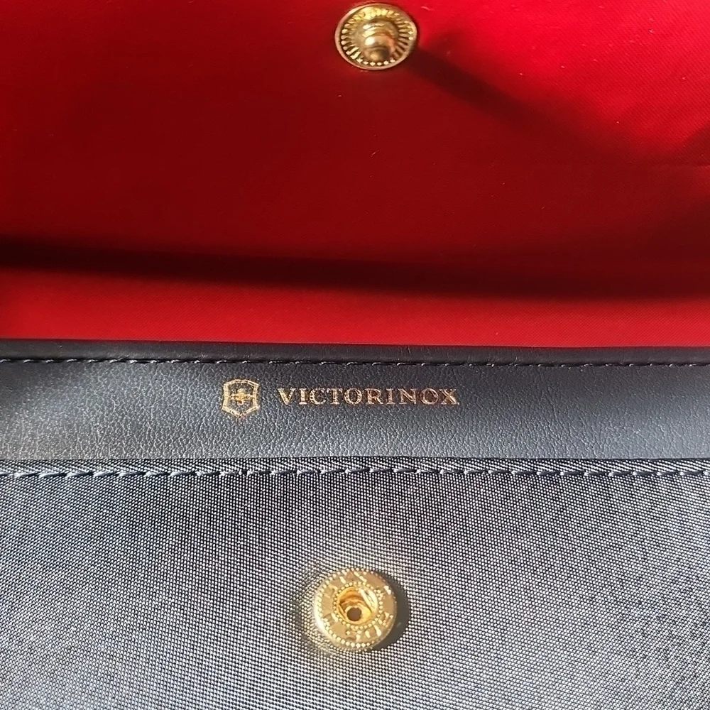 Victorinox victoria clutch