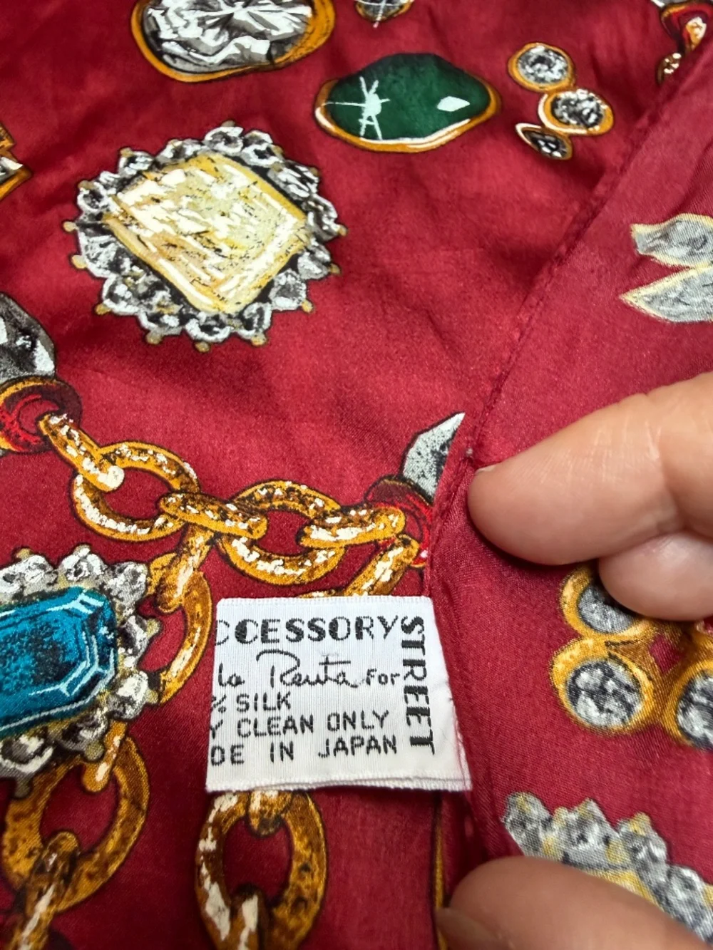 Oscar de la Renta this scarf