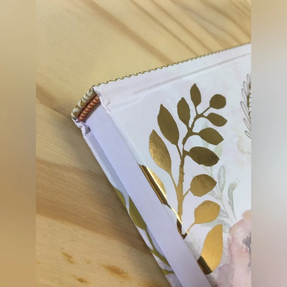 pooch & sweet reads gold blooms