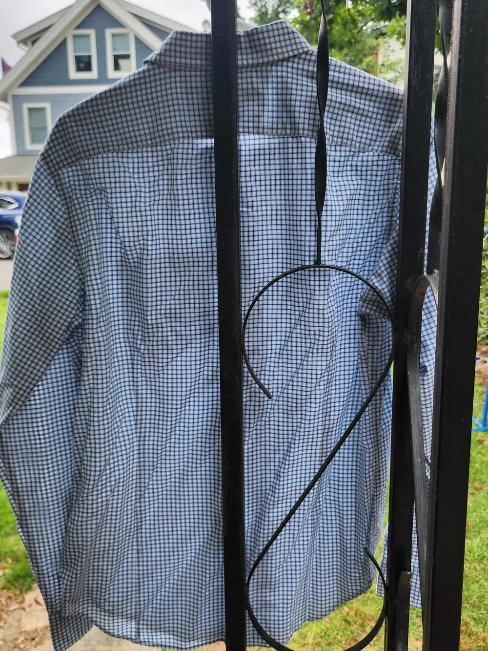 Banana Republic Grant Fit Men's Button Down Shirt - Size Medium.