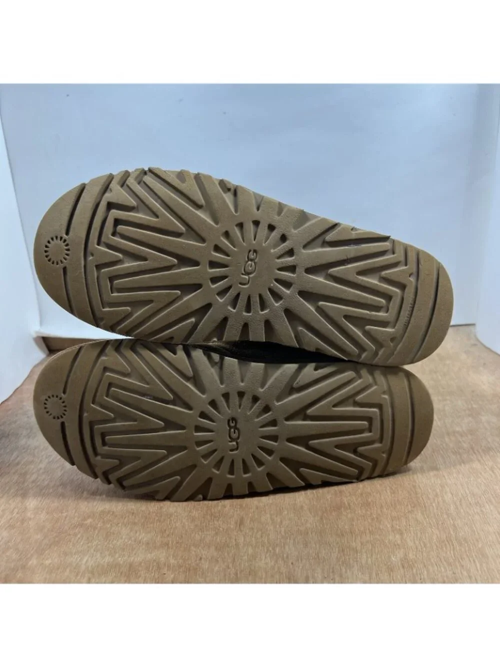 UGG please review