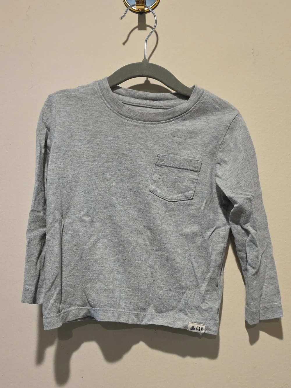 Gap Kids Long-Sleeve Pocket Tee - Light Gray Size 2