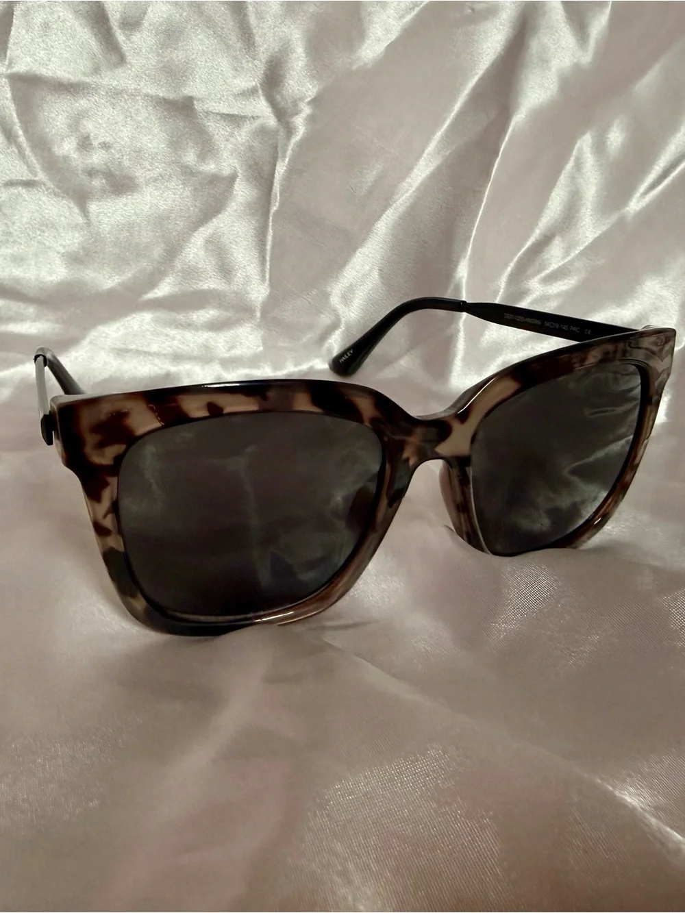 Diff Eyewear black brown