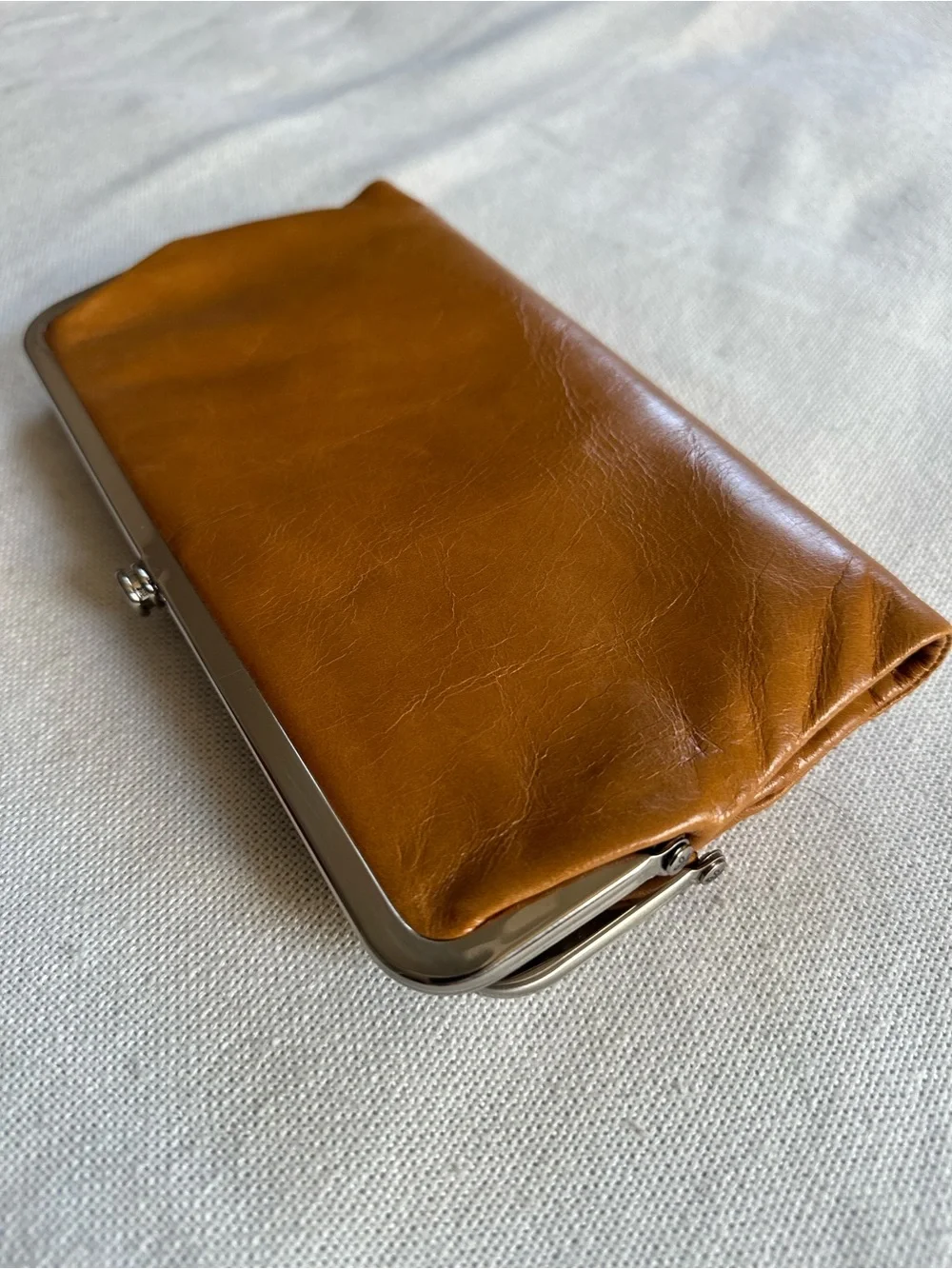 HOBO Lauren Clutch Wallet Polished Leather in Truffle