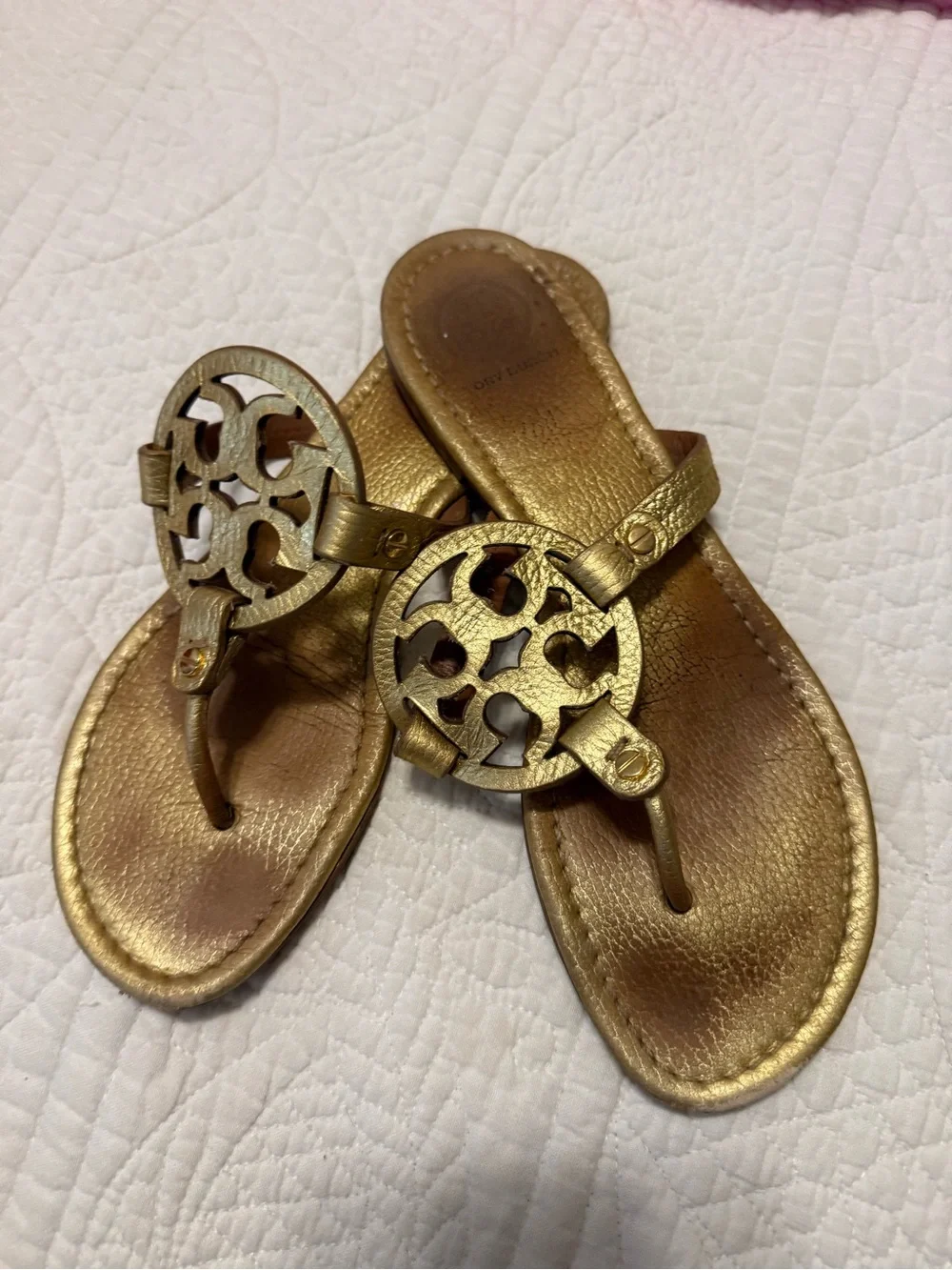Tory Burch medallion tory