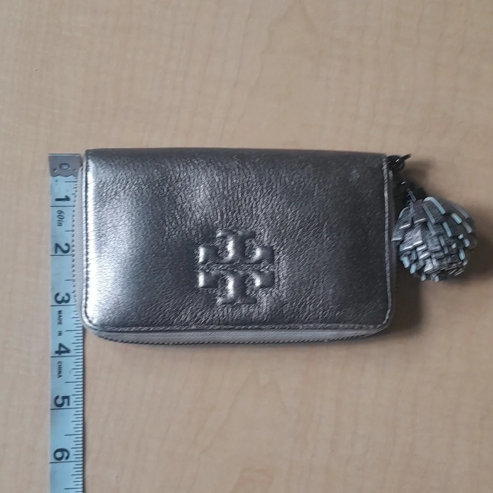 TORY BURCH THEA PWETER Mettalic Wristlet Short Zip Around Wallet