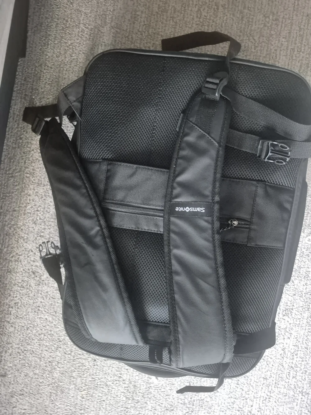 Samsonite multiple zippered