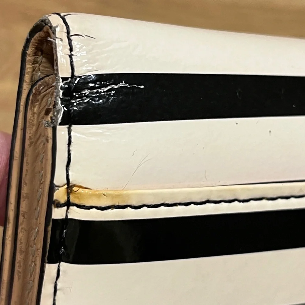 Kate Spade New York Bi-Fold Snap Sandra Wallet Patent Leather Black/Cream Stripe