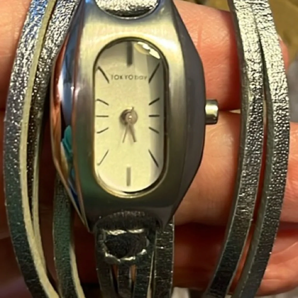 Vintage watches. (4) Lorus Disney Minnie mouse watch. Murano Glass. SKAG…